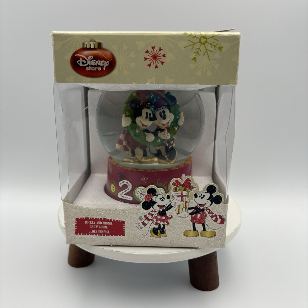 Disney Store Mickey and Minnie Snow Globe With Wreath 2009 Christmas Collectible